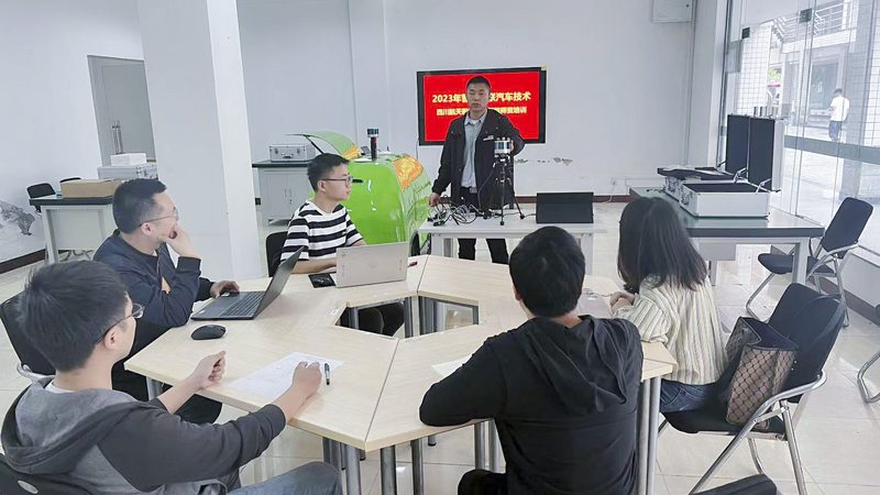 一个完善的培训效果评估系统，通常具备以下功能：