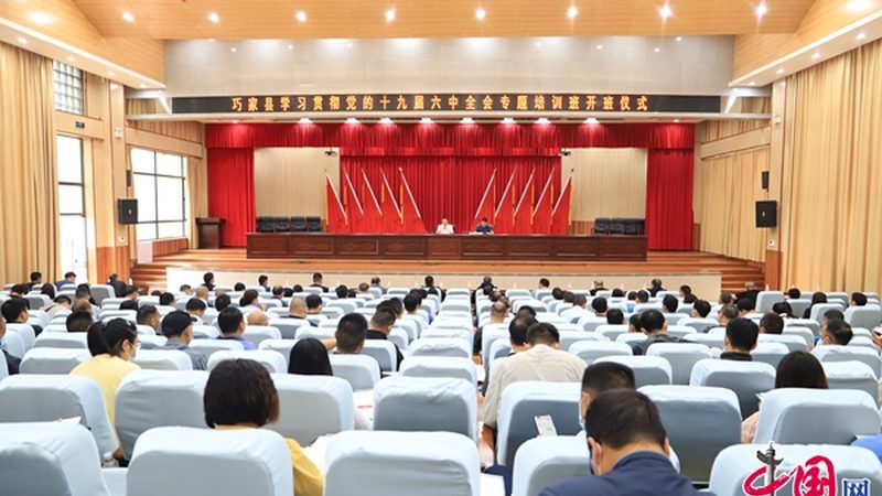 成人高考报名费用通常由以下几个部分构成：